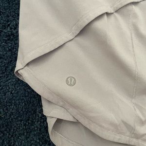 Lululemon Speed Up Shorts 4” Size 8 in Light Grey